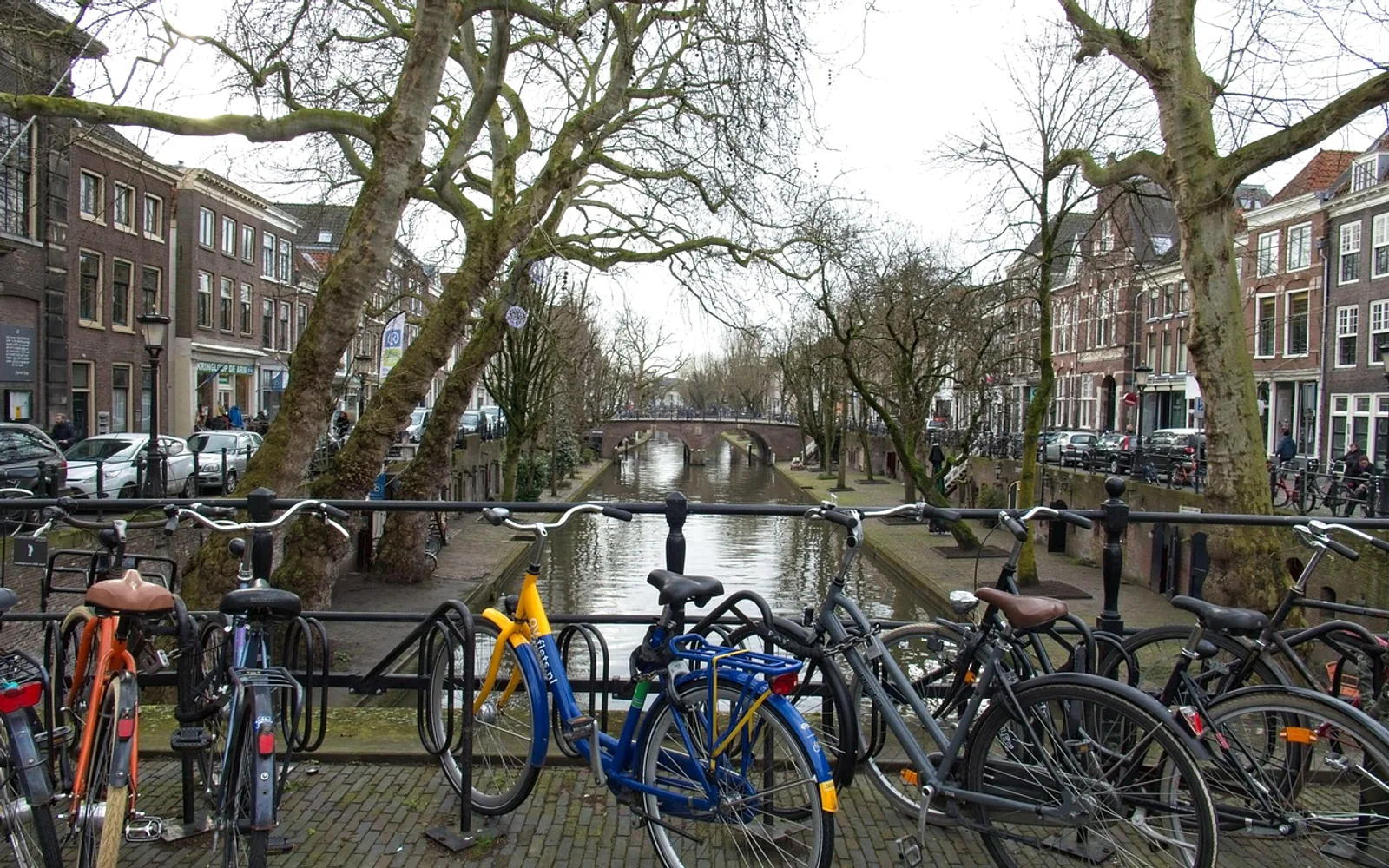 Utrecht, canal and bicycle