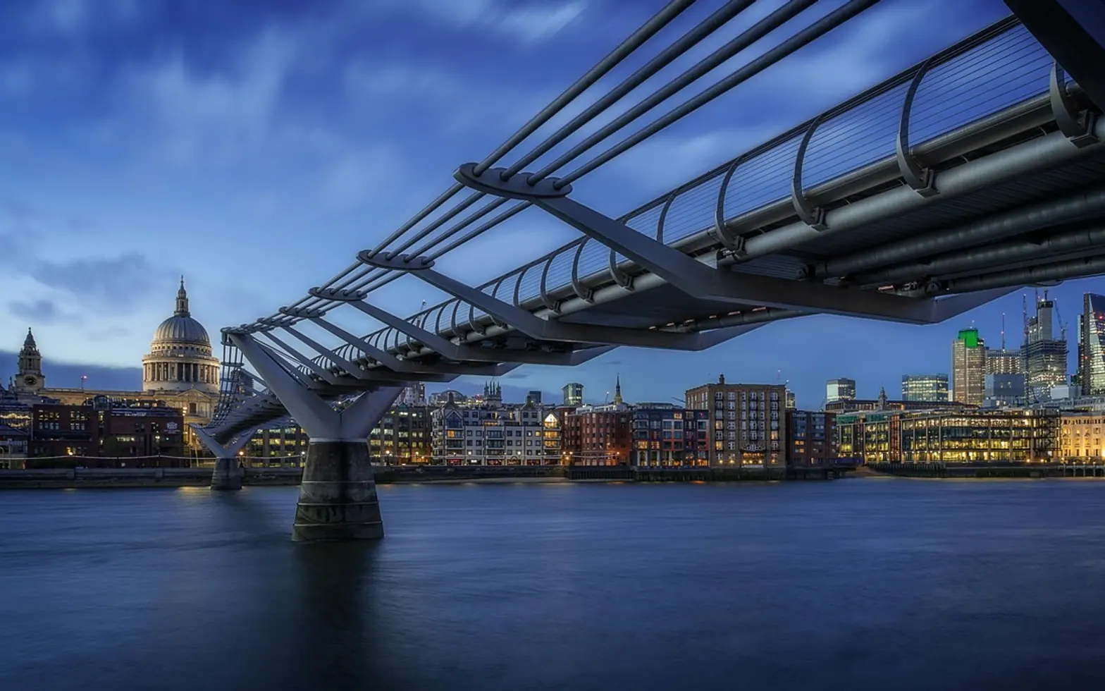 London, blue hour and england