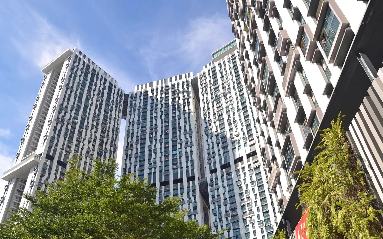The pinnacle, singapore and public housing